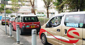 香港抗疫車隊(duì)：疫情下逆行的“紅飄帶”