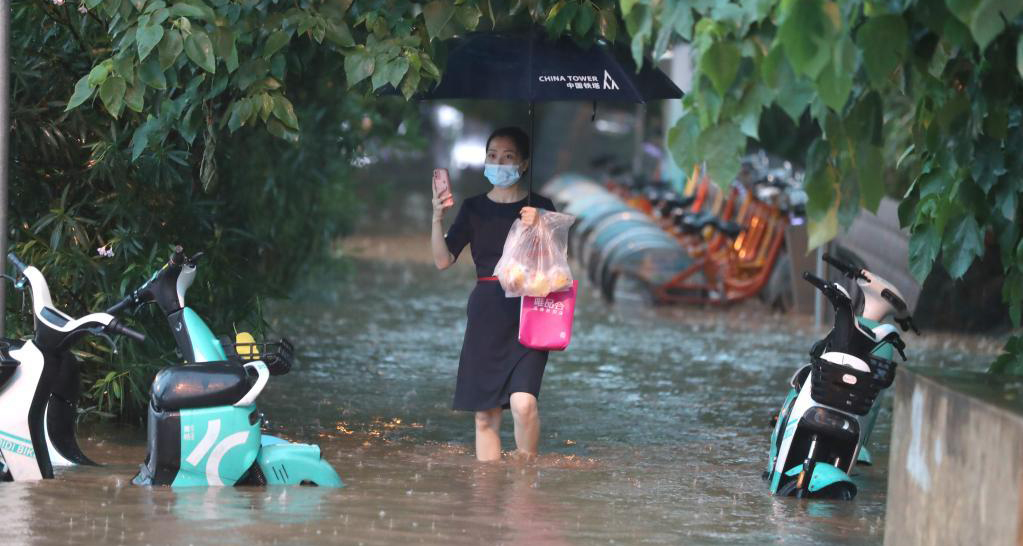 南寧遭遇暴雨襲擊