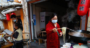 地震災后安置點的暖心餐