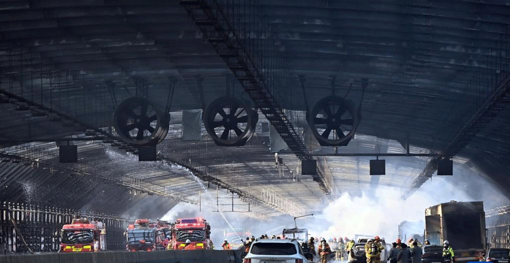 韓國(guó)高速公路車禍引發(fā)火災(zāi)致5人死亡