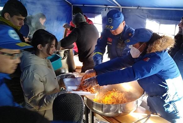 中國為土耳其地震受災民眾提供食物援助