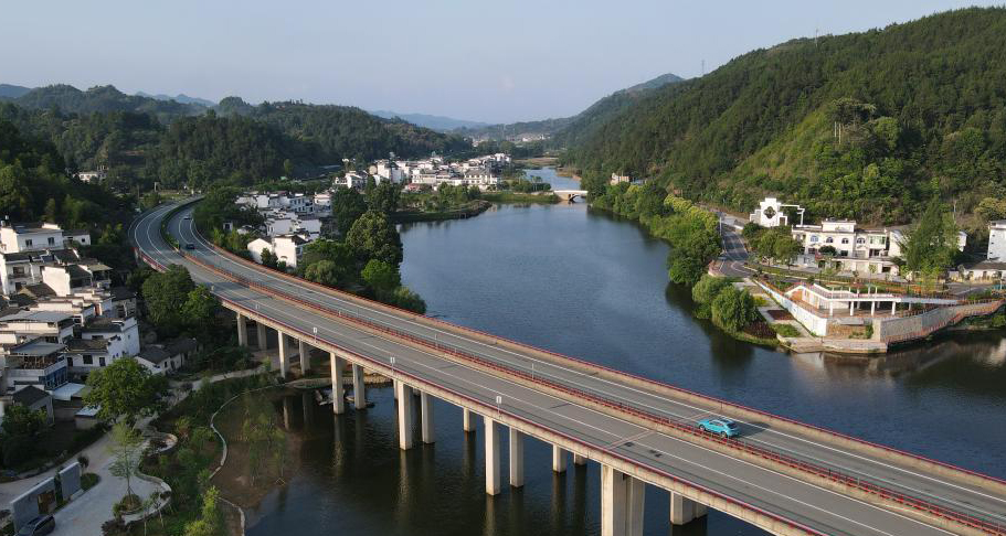 從新安山水到富春山居