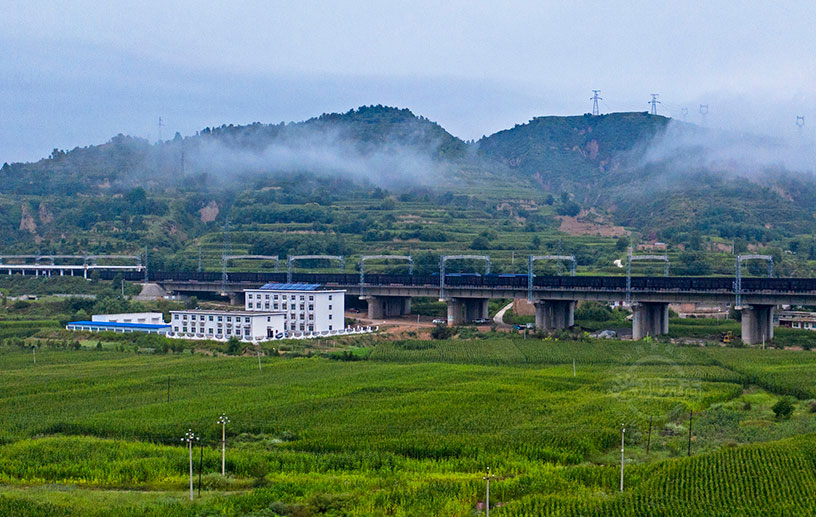 生態(tài)山川景如畫(huà)