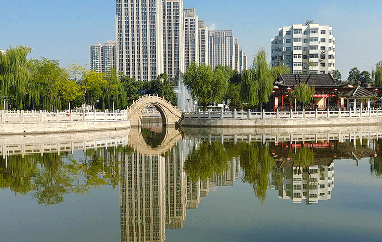 飲馬河公園初秋景色  