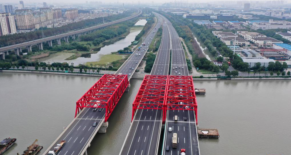 滬寧高速公路青陽(yáng)港大橋正式通車(chē)