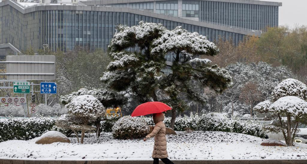 山東濟南出現降溫雨雪天氣