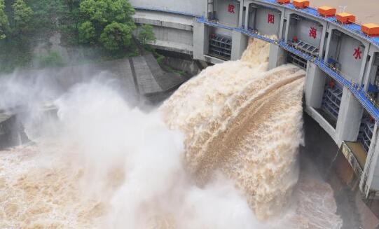 湖南郴州：歐陽(yáng)海水庫(kù)開閘泄洪