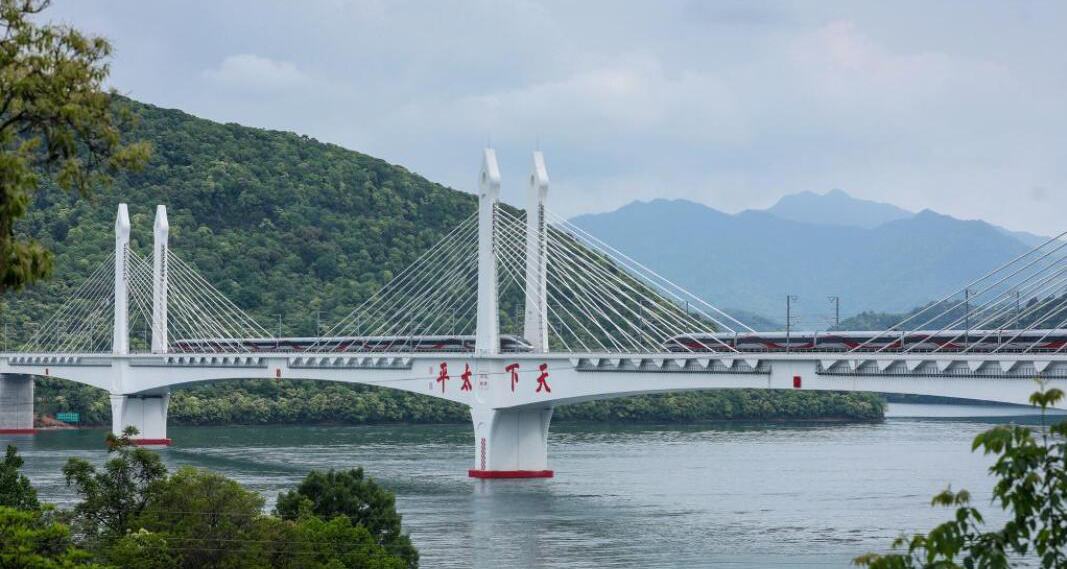 池州至黃山高鐵開通運營