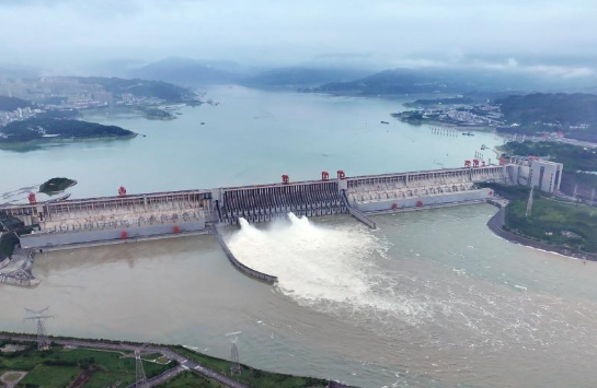 三峽水庫今年首次開閘泄洪