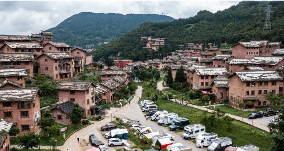 高山小鎮(zhèn)迎來(lái)夏日旅游高峰